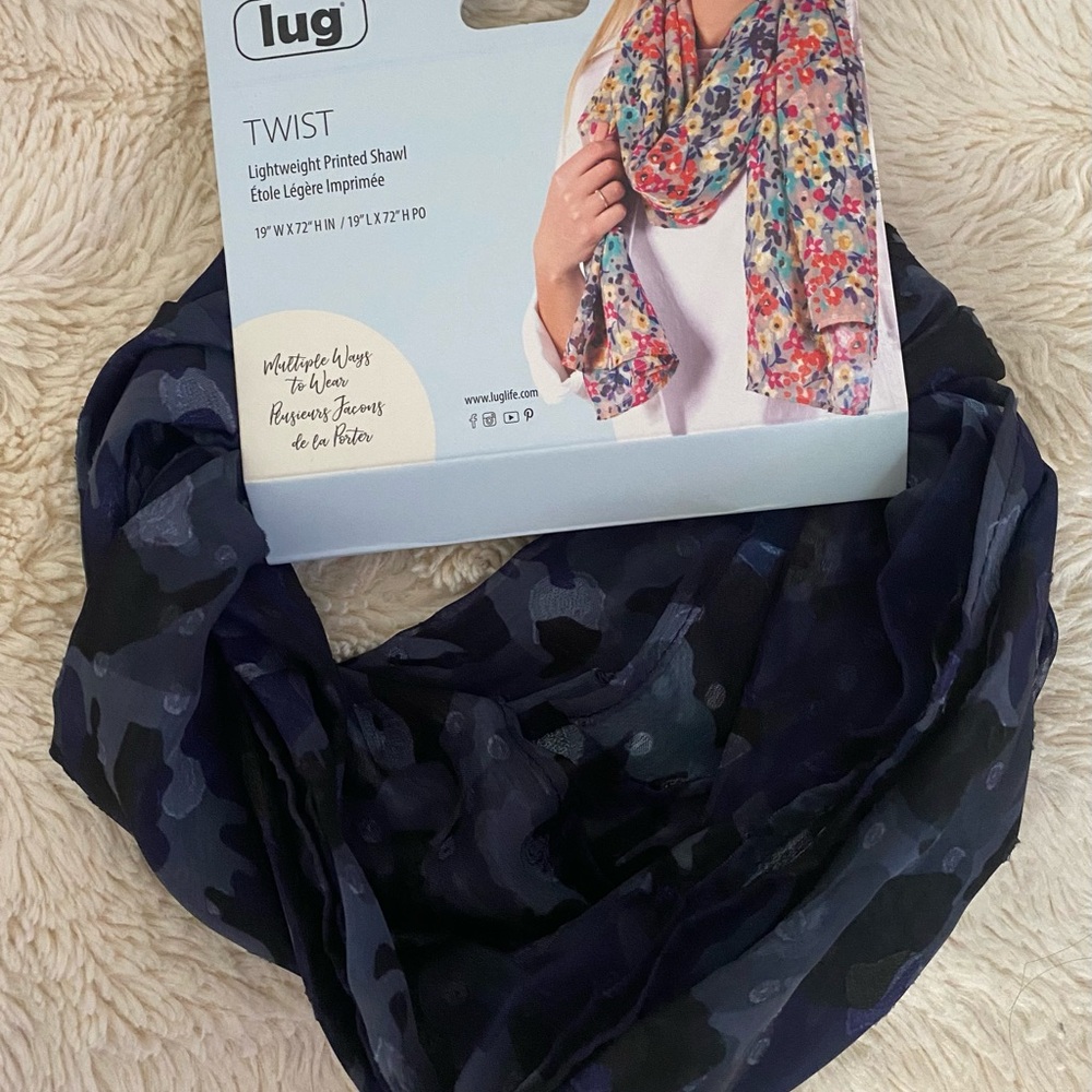 Lug Twist scarf NWT Camo navy